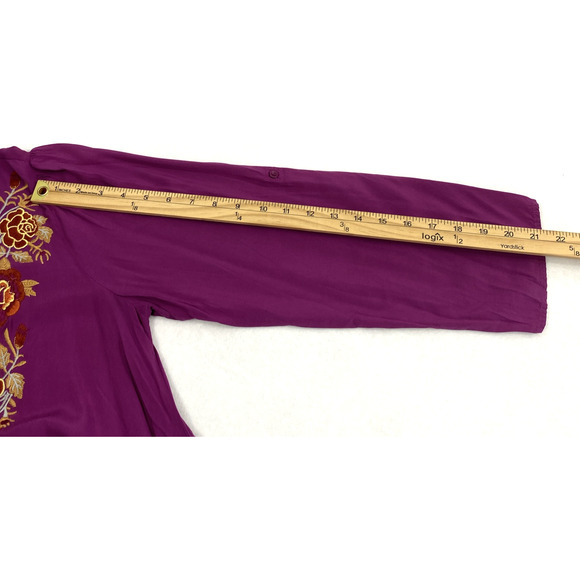 Andree by Unit Top Womens Medium Purple Floral Embroidered Asymmetric Hem Blouse - Picture 8 of 12